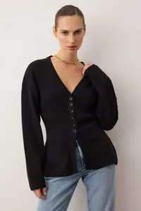 TRENDYOLMİLLA Black V-neck Mercerized Look Premium Yarn/Special Yarn Knitwear Cardigan - Image 2