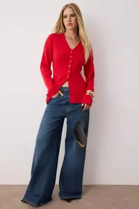 TRENDYOLMİLLA Red V-neck Mercerized Look Premium Yarn/Special Yarn Knitwear Cardigan - Image 3
