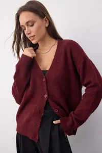 TRENDYOLMİLLA Wardrobe Essentials Burgundy Woolly Wide Pattern V-neck Knitwear Cardigan |