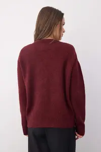 TRENDYOLMİLLA Wardrobe Essentials Burgundy Woolly Wide Pattern V-neck Knitwear Cardigan | - Image 4