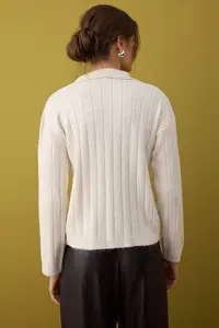 TRENDYOLMİLLA Ecru Woolly Basic Polo Shirt Collar Knitwear Cardigan | - Image 4
