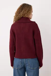 TRENDYOLMİLLA Wardrobe Essentials Burgundy Wardrobe Essentiasl Soft textured Wide Pattern Knitwear Cardigan - Image 4