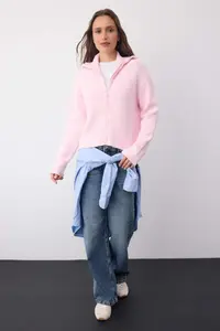 TRENDYOLMİLLA Wardrobe Essentials Pink Soft textured Wide Pattern Zippered Knitwear Cardigan | - Image 2