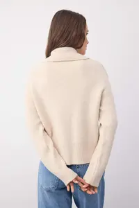 TRENDYOLMİLLA Wardrobe Essentials Stone Soft textured Wide Pattern Zippered Knitwear Cardigan | - Image 4