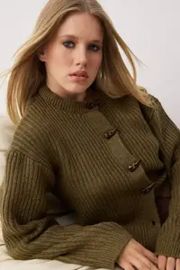 TRENDYOLMİLLA Khaki Soft textured Button Detailed Knitwear Cardigan