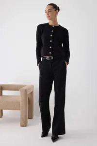 TRENDYOLMİLLA Wardrobe Essentials Black Button Detailed Crop Premium/Special Yarn Knitwear Cardigan | - Image 2