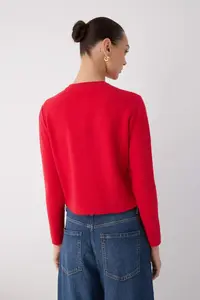 TRENDYOLMİLLA Wardrobe Essentials Red Plain Button Detailed Crop Premium/Special Yarn Knitwear Cardigan | - Image 4