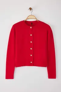 TRENDYOLMİLLA Wardrobe Essentials Red Plain Button Detailed Crop Premium/Special Yarn Knitwear Cardigan | - Image 5