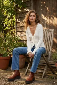 TRENDYOLMİLLA Teen Ecru V-neck Lace Garnished Premium/Special Thread Fitted/Body-Fitting Knitwear Cardigan