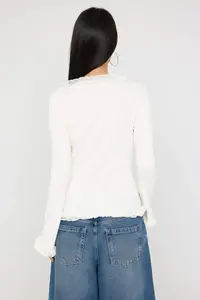 TRENDYOLMİLLA Teen Ecru V-neck Lace Garnished Premium/Special Thread Fitted/Body-Fitting Knitwear Cardigan - Image 5