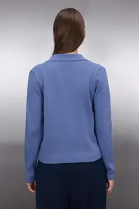 TRENDYOLMİLLA Indigo Handcrafted Rose Button Detailed Knitwear Cardigan - Image 4