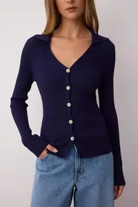 TRENDYOLMİLLA Wardrobe Essentials Navy Blue Fitted Knitwear Cardigan - Image 3