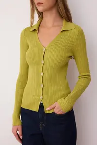 TRENDYOLMİLLA Wardrobe Essentials Oil Green Fitted Knitwear Cardigan - Image 2