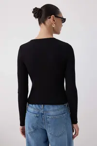 TRENDYOLMİLLA Wardrobe Essentials Black Mercerized Look Ribbed Knitwear Cardigan | - Image 4
