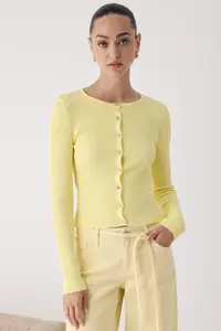 TRENDYOLMİLLA Wardrobe Essentials Yellow Mercerized Look Ribbed Knitwear Cardigan | - Image 2