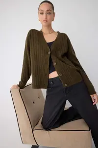 TRENDYOLMİLLA Wardrobe Essentials Khaki Soft textured Basic Knitwear Cardigan |