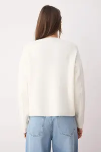 TRENDYOLMİLLA Ecru Soft textured Sleeve Embroidery Detailed Knitwear Cardigan - Image 4