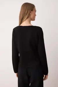 TRENDYOLMİLLA Black Trend Button Detailed Knitwear Cardigan - Image 4