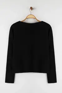 TRENDYOLMİLLA Black Trend Button Detailed Knitwear Cardigan - Image 7