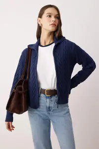 TRENDYOLMİLLA Wardrobe Essentials Navy Blue Premium YarnTurn-down Collar Braided Basic Knitwear Cardigan |