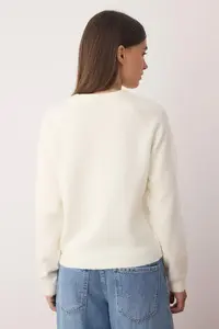 TRENDYOLMİLLA Ecru Crew Neck Cherry Accessory Detailed Knitwear Cardigan - Image 4