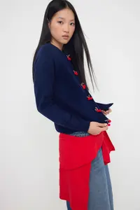 TRENDYOLMİLLA Navy Blue Crew Neck Cherry Accessory Detailed Knitwear Cardigan - Image 2