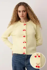 TRENDYOLMİLLA Yellow Crew Neck Cherry Accessory Detailed Knitwear Cardigan