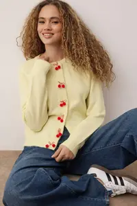 TRENDYOLMİLLA Yellow Crew Neck Cherry Accessory Detailed Knitwear Cardigan - Image 2