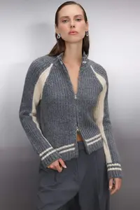 TRENDYOLMİLLA Gray Soft textured Zippered Knitwear Cardigan