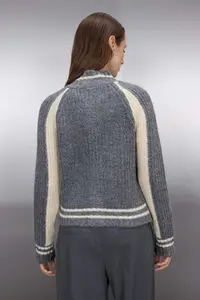 TRENDYOLMİLLA Gray Soft textured Zippered Knitwear Cardigan - Image 4