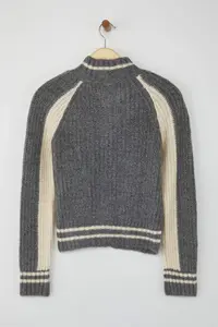 TRENDYOLMİLLA Gray Soft textured Zippered Knitwear Cardigan - Image 6
