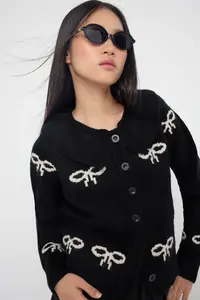 TRENDYOLMİLLA Teen Black Soft textured Ribbon Patterned Knitwear Cardigan