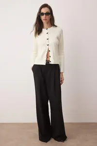 TRENDYOLMİLLA Ecru Soft textured Ribbon buttoned Knitwear Cardigan - Image 2