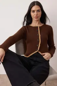 TRENDYOLMİLLA Brown Fitted Ribbon Detailed Crop Knitwear Cardigan