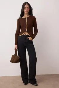 TRENDYOLMİLLA Brown Fitted Ribbon Detailed Crop Knitwear Cardigan - Image 2