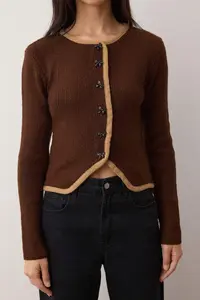 TRENDYOLMİLLA Brown Fitted Ribbon Detailed Crop Knitwear Cardigan - Image 3
