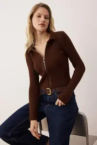 TRENDYOLMİLLA Wardrobe Essentials Brown Soft textured Crop Zippered Knitwear Cardigan | - Image 2