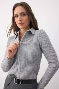 TRENDYOLMİLLA Wardrobe Essentials Gray Soft textured Crop Zippered Knitwear Cardigan |