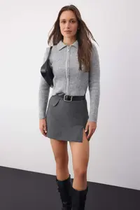 TRENDYOLMİLLA Wardrobe Essentials Gray Soft textured Crop Zippered Knitwear Cardigan | - Image 2