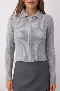 TRENDYOLMİLLA Wardrobe Essentials Gray Soft textured Crop Zippered Knitwear Cardigan | - Image 3