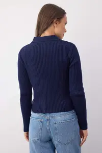 TRENDYOLMİLLA Wardrobe Essentials Navy Blue Soft textured Crop Zippered Knitwear Cardigan | - Image 4
