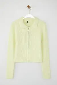 TRENDYOLMİLLA Wardrobe Essentials Yellow Soft textured Crop Zippered Knitwear Cardigan | - Image 5