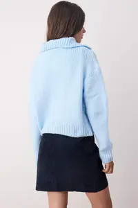 TRENDYOLMİLLA Mavi Oversized/Wide Pattern Crop Knitwear Cardigan - Image 4
