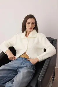 TRENDYOLMİLLA Ecru Oversized/Wide Pattern Crop Knitwear Cardigan