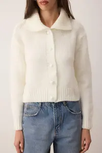 TRENDYOLMİLLA Ecru Oversized/Wide Pattern Crop Knitwear Cardigan - Image 3