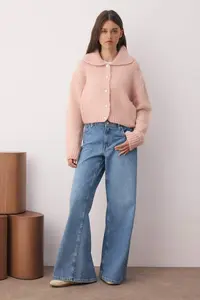 TRENDYOLMİLLA Pink Oversized/Wide Pattern Crop Knitwear Cardigan - Image 2