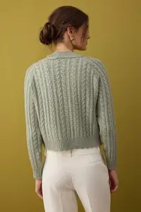 TRENDYOLMİLLA MINT Soft textured Pearl Button Detailed Crop Knitwear Cardigan - Image 4