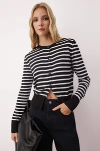 TRENDYOLMİLLA Black Cotton Blended Basic Knitwear Cardigan - Image 2