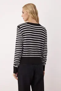 TRENDYOLMİLLA Black Cotton Blended Basic Knitwear Cardigan - Image 4