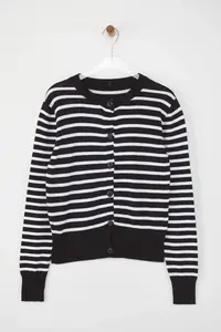 TRENDYOLMİLLA Black Cotton Blended Basic Knitwear Cardigan - Image 5